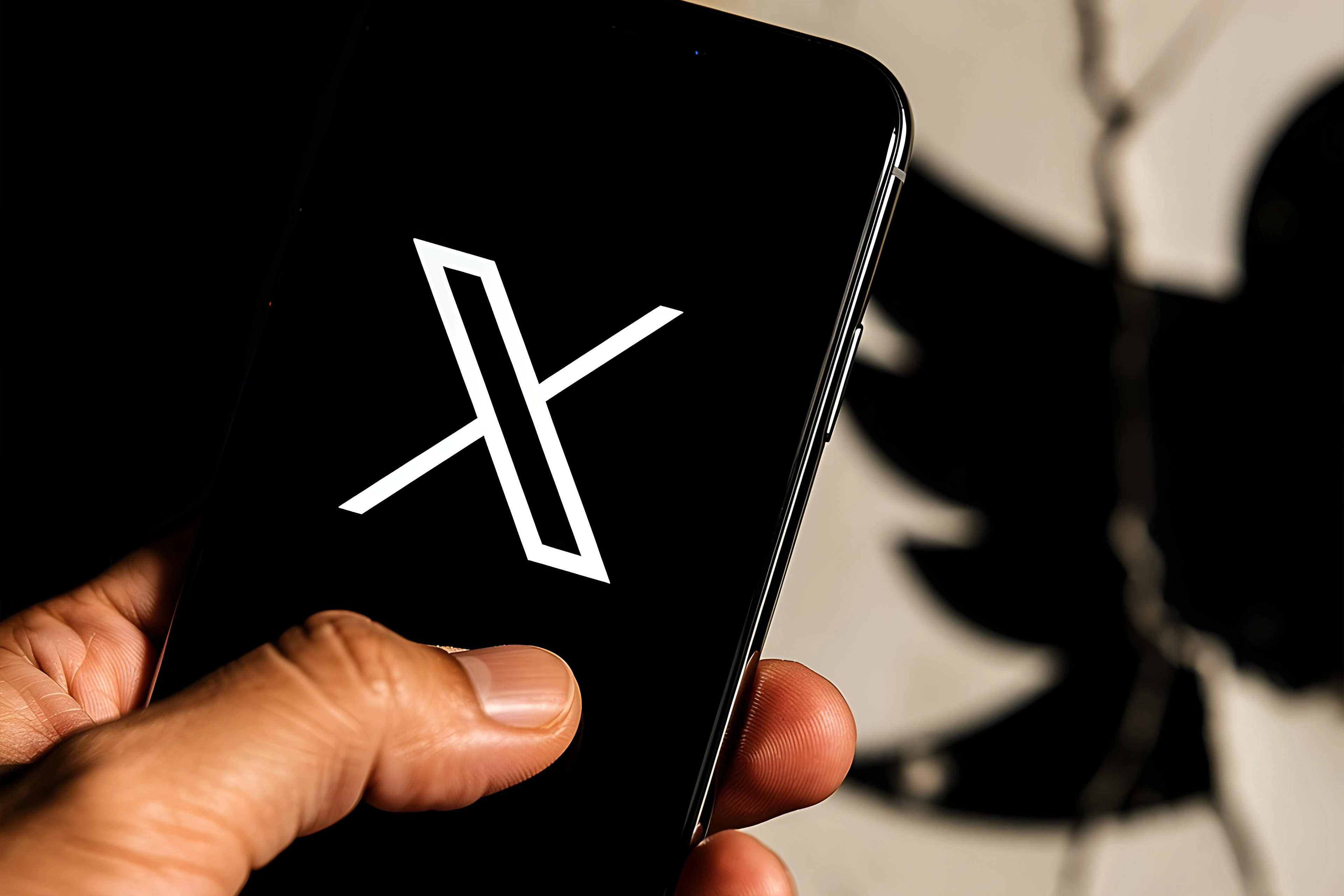 Twitter changes logo to “X”: what does it mean?